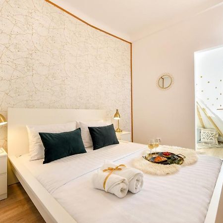 Cozy 1Br Escape - Apartment With Charming Balcony Near Universitate ブカレスト エクステリア 写真