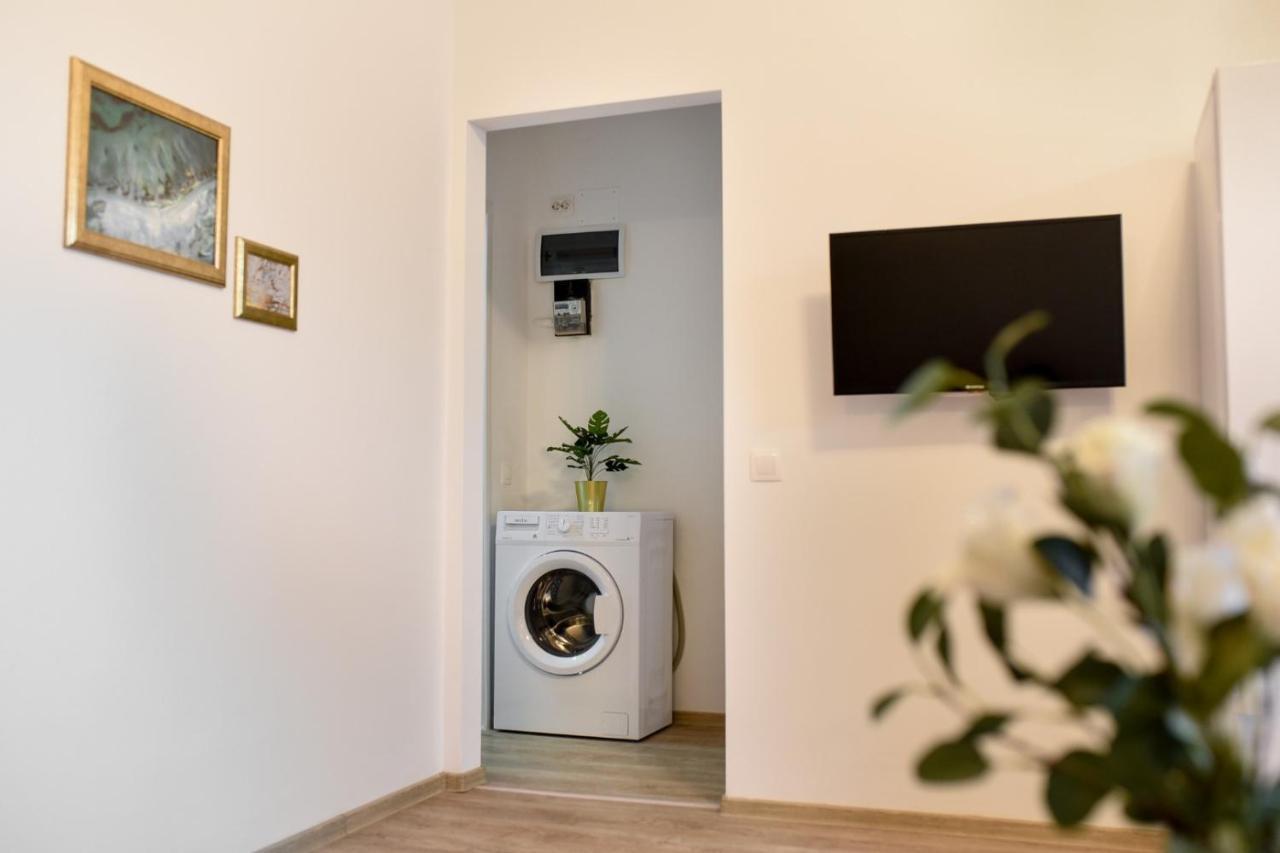 Cozy 1Br Escape - Apartment With Charming Balcony Near Universitate ブカレスト エクステリア 写真