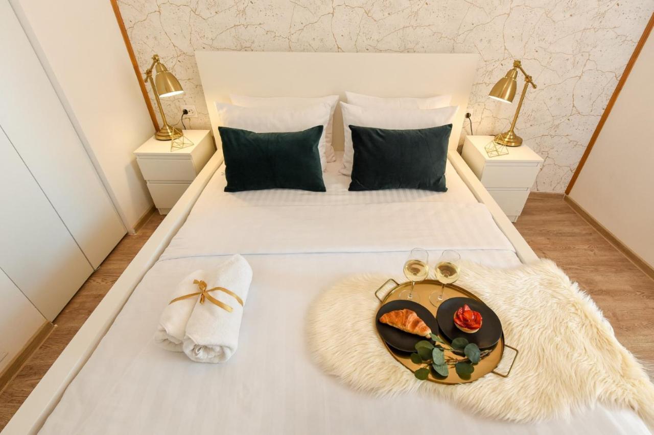 Cozy 1Br Escape - Apartment With Charming Balcony Near Universitate ブカレスト エクステリア 写真