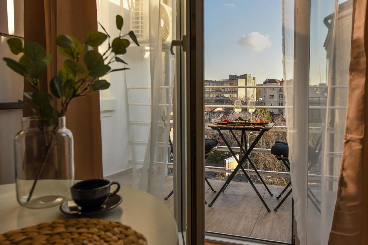 Cozy 1Br Escape - Apartment With Charming Balcony Near Universitate ブカレスト エクステリア 写真