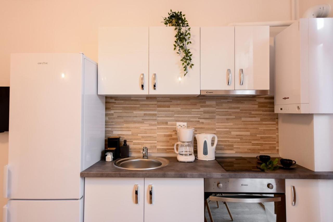 Cozy 1Br Escape - Apartment With Charming Balcony Near Universitate ブカレスト エクステリア 写真