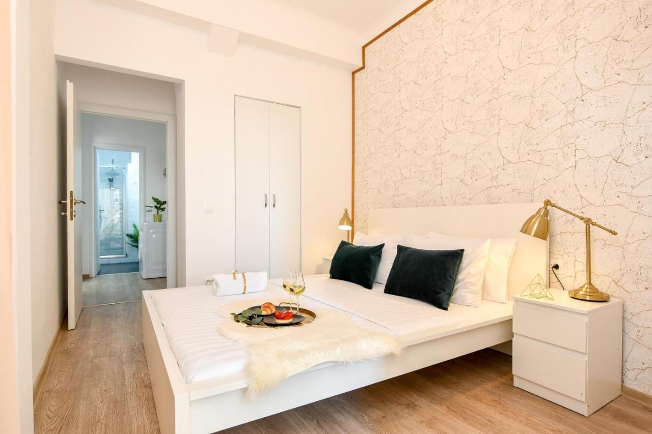 Cozy 1Br Escape - Apartment With Charming Balcony Near Universitate ブカレスト エクステリア 写真
