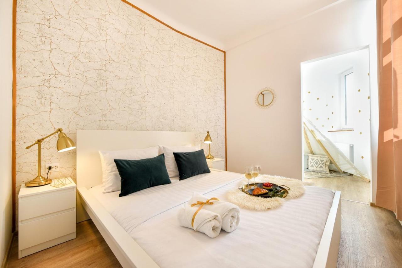 Cozy 1Br Escape - Apartment With Charming Balcony Near Universitate ブカレスト エクステリア 写真