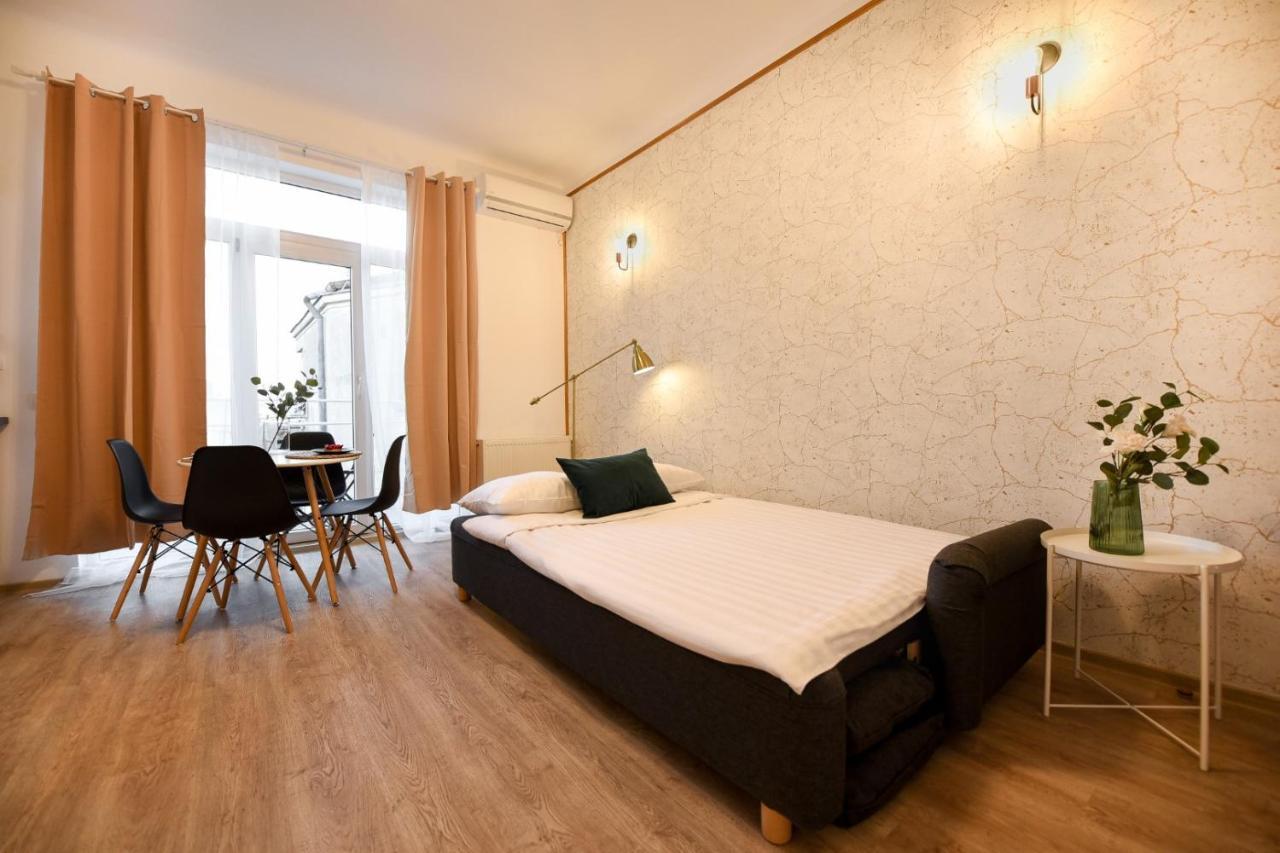 Cozy 1Br Escape - Apartment With Charming Balcony Near Universitate ブカレスト エクステリア 写真